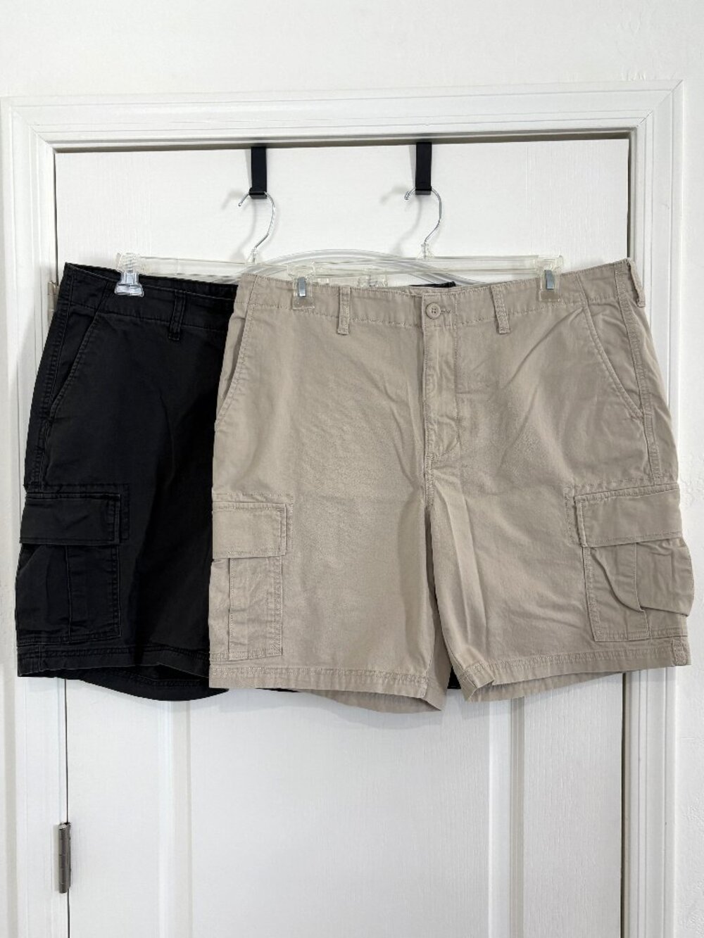 Old Navy 2 PC Lived-In Straight Cargo Shorts Beige & Charcoal Gray Men’s Size 40